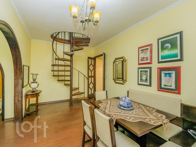 Apartamento com 142m², 3 dormitórios, 1 suíte, Moinhos de Vento em Porto Alegre