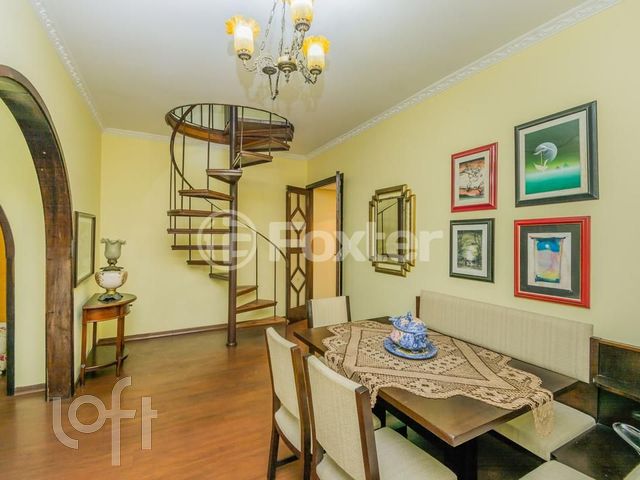 Apartamento com 142m², 3 dormitórios, 1 suíte, Moinhos de Vento em Porto Alegre