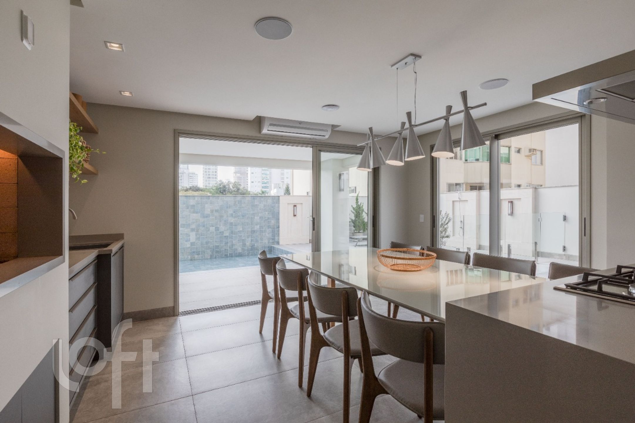 Apartamentos com 131m², 4 quartos, 4 suítes, 3 garagens, no bairro Centro em Balneário Camboriú