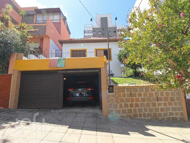 Casa com 150m², 3 dormitórios, 1 suíte, 1 vaga, Petrópolis em Porto Alegre