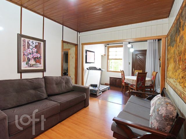 Casa com 150m², 3 dormitórios, 1 suíte, 1 vaga, Petrópolis em Porto Alegre