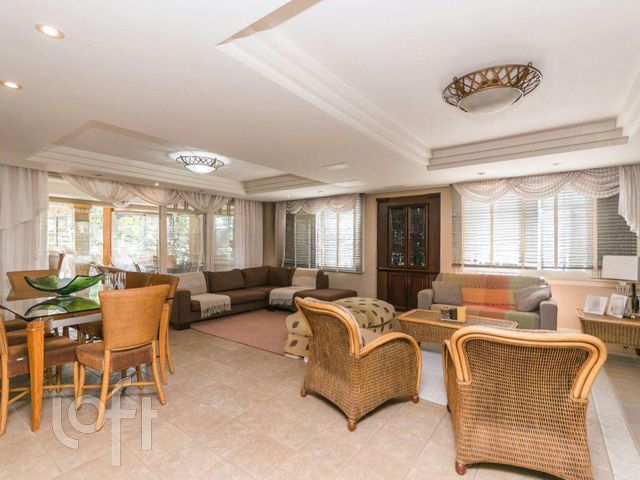 Casa com 670m², 4 dormitórios, 4 suítes, 4 vagas, Chácara das Pedras em Porto Alegre