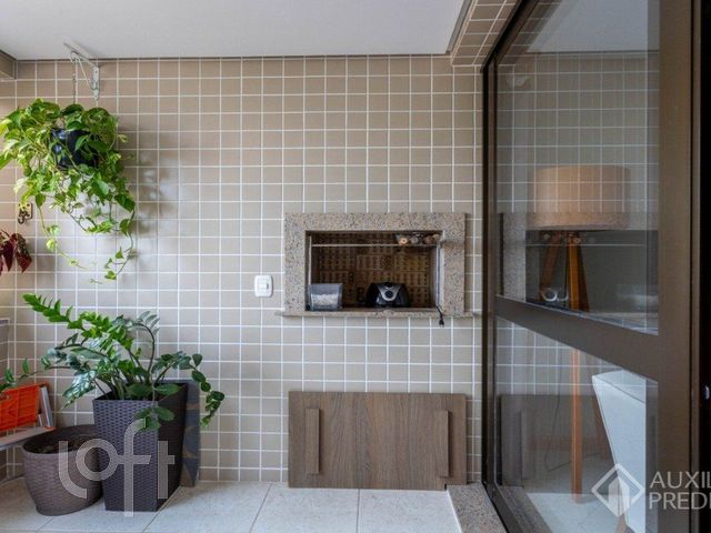 Apartamento com 69m², 2 dormitórios, 1 suíte, 2 vagas, Jardim Botânico em Porto Alegre