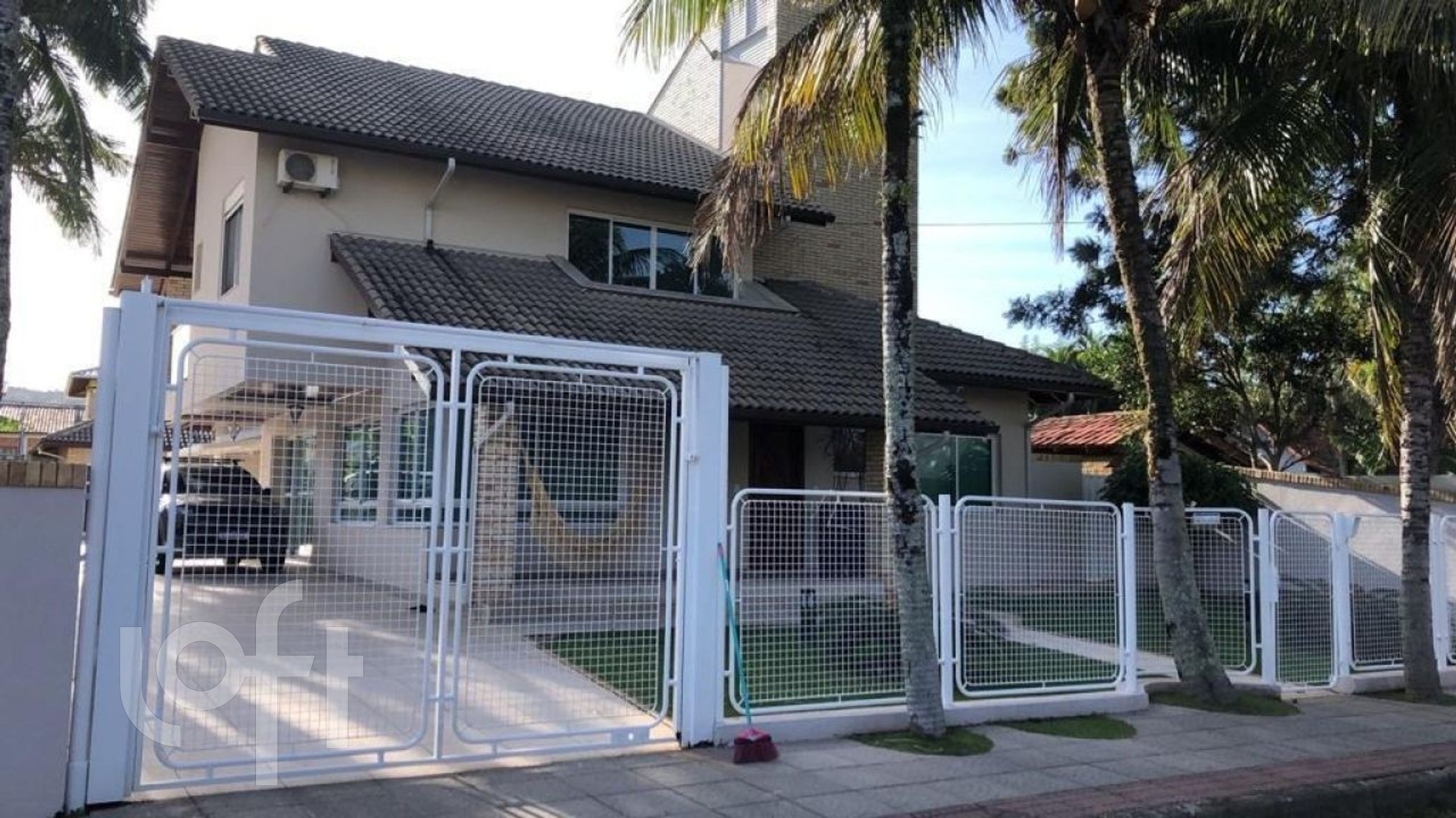 Casa à venda em Cachoeira do bom Jesus com 315 m², 6 quartos, 3 suítes, 4 vagas