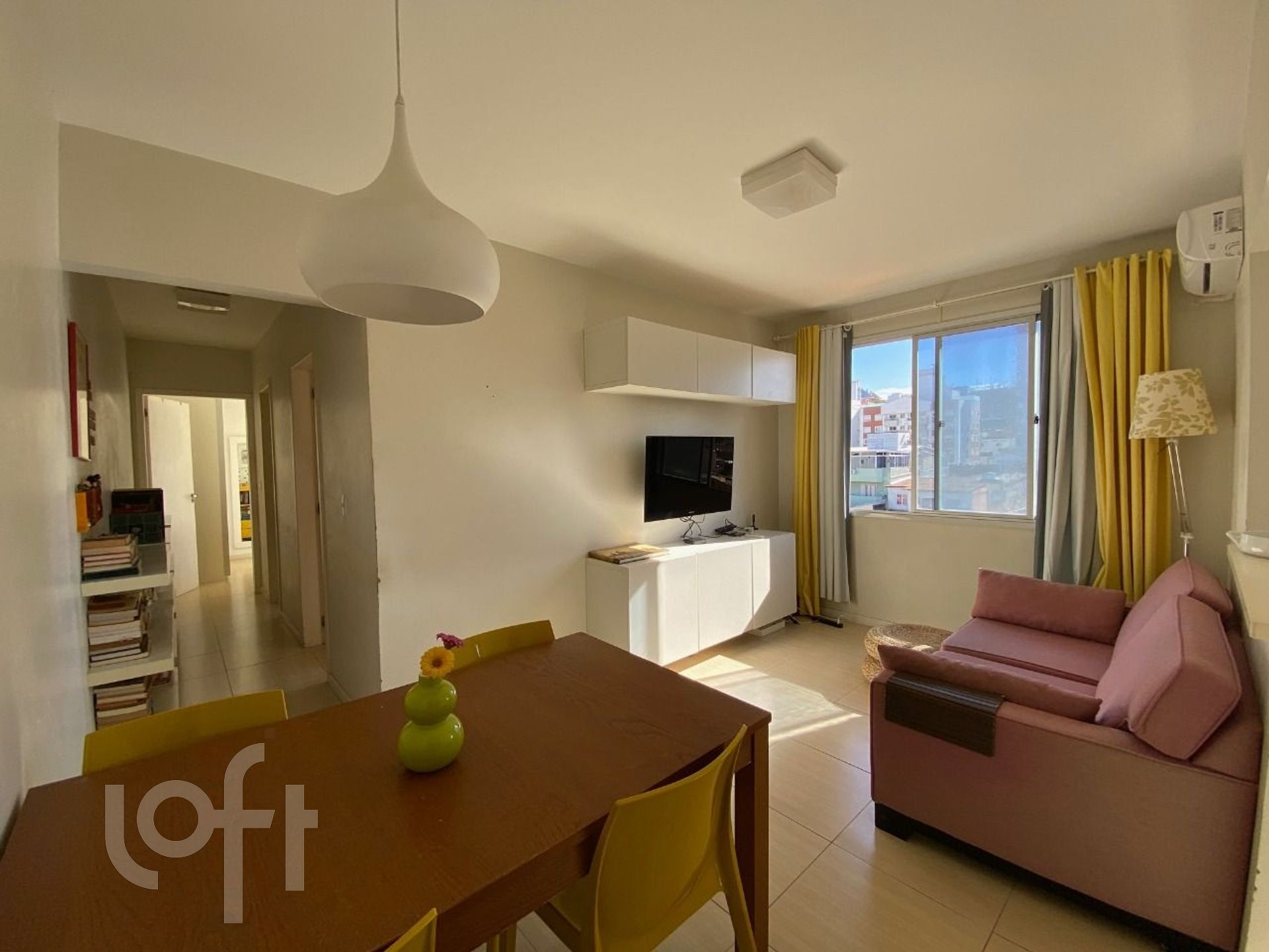 Apartamento à venda em Agronômica com 56 m², 2 quartos, 1 vaga