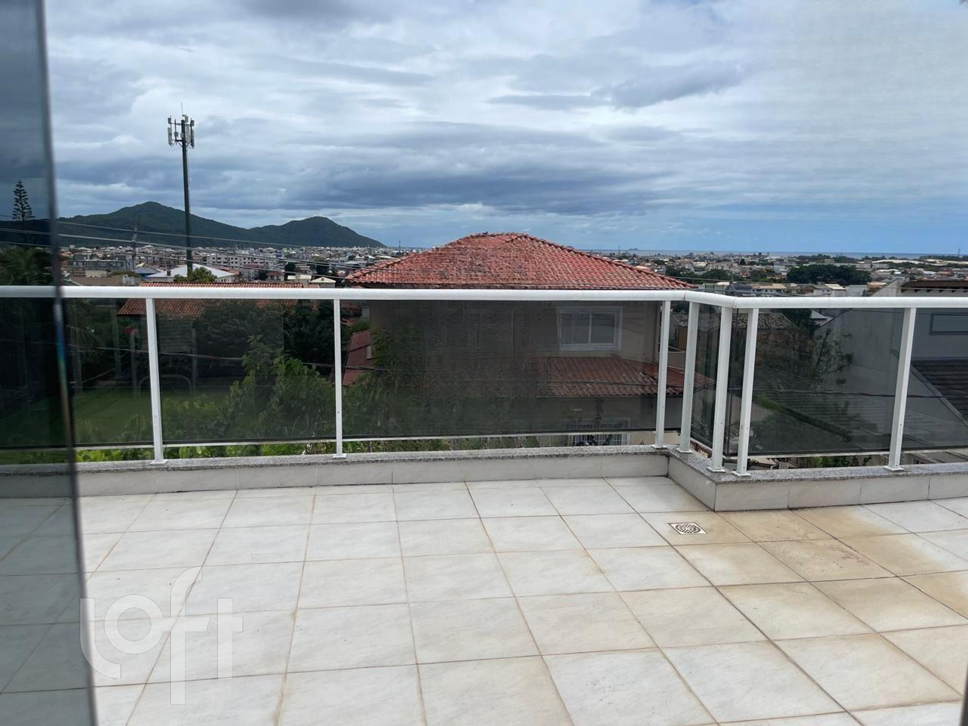 Casa à venda em Ingleses com 140 m², 3 quartos, 1 suíte, 2 vagas