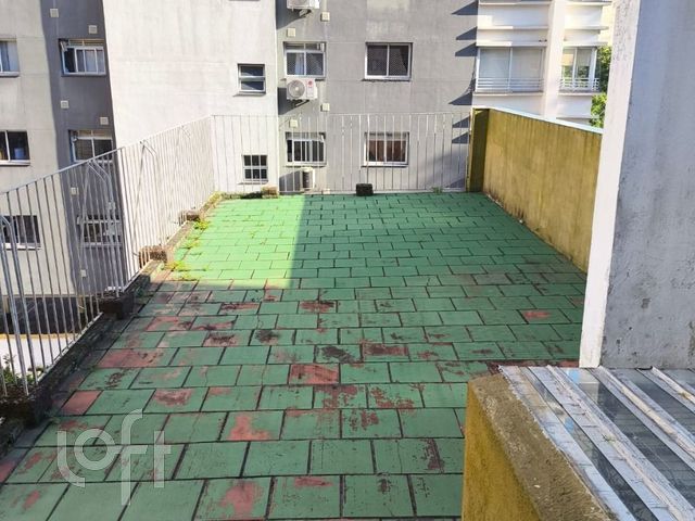 Casa com 342m², 3 dormitórios, 1 suíte, 3 vagas, Higienópolis em Porto Alegre