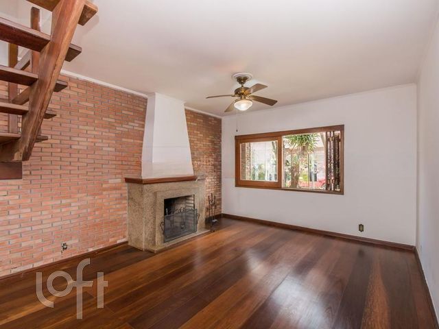 Casa com 224m², 3 dormitórios, 1 suíte, 4 vagas, Santana em Porto Alegre