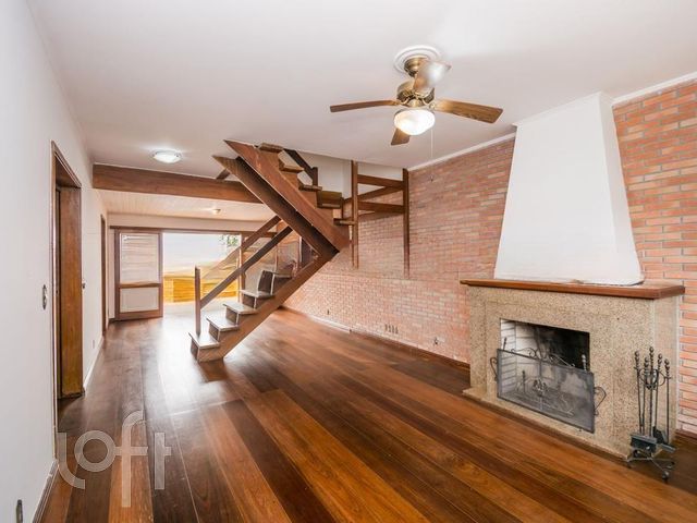 Casa com 224m², 3 dormitórios, 1 suíte, 4 vagas, Santana em Porto Alegre