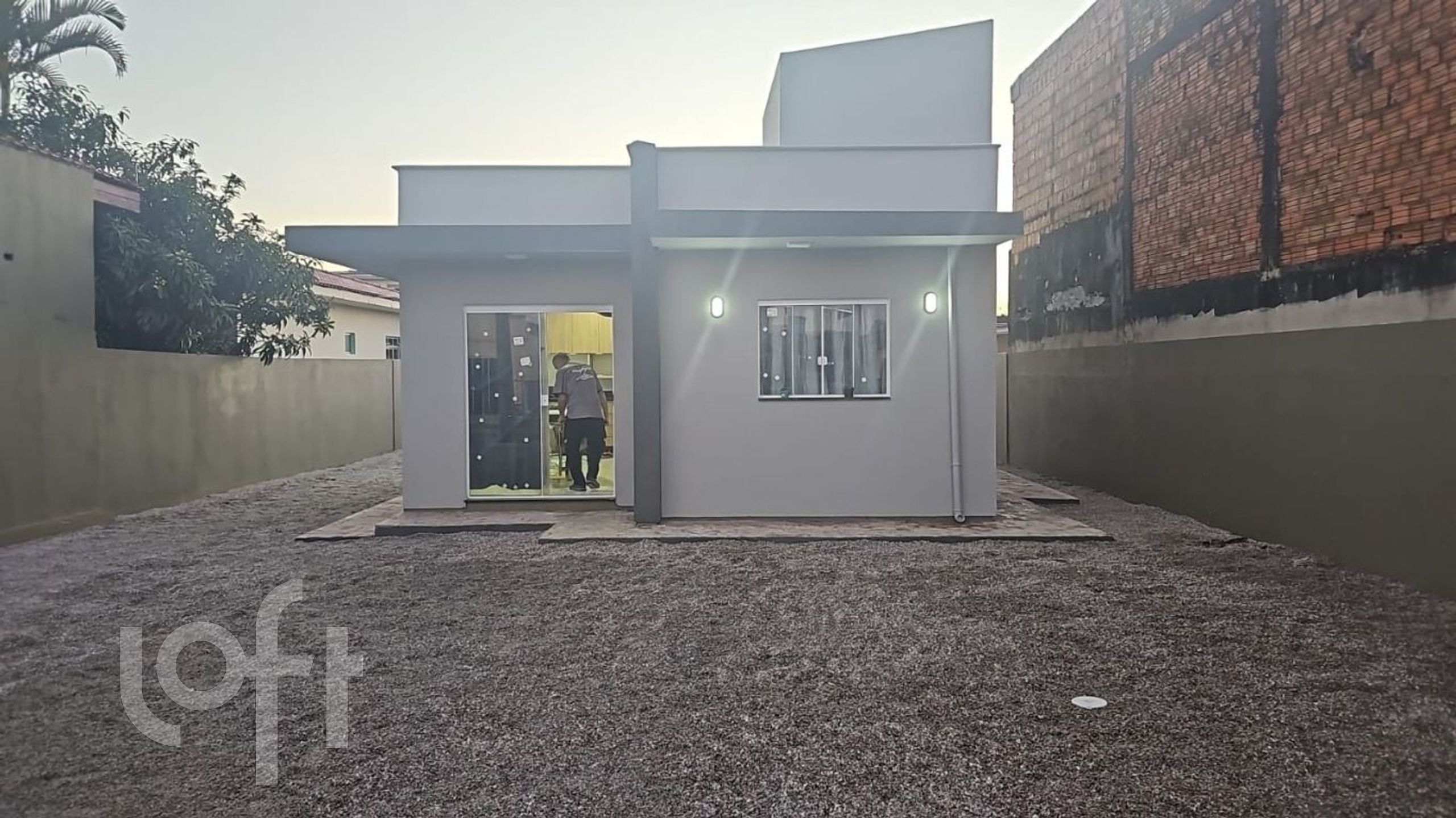 Casa à venda em Barra do Aririu com 60 m², 2 quartos, 2 vagas