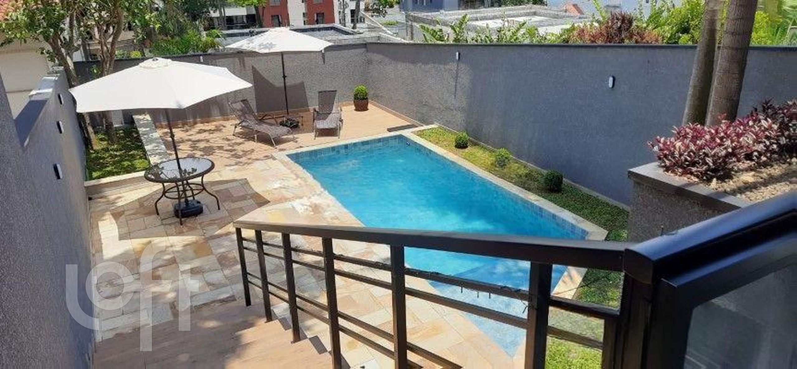 Casa à venda com 4 quartos, 292m² - Foto 1