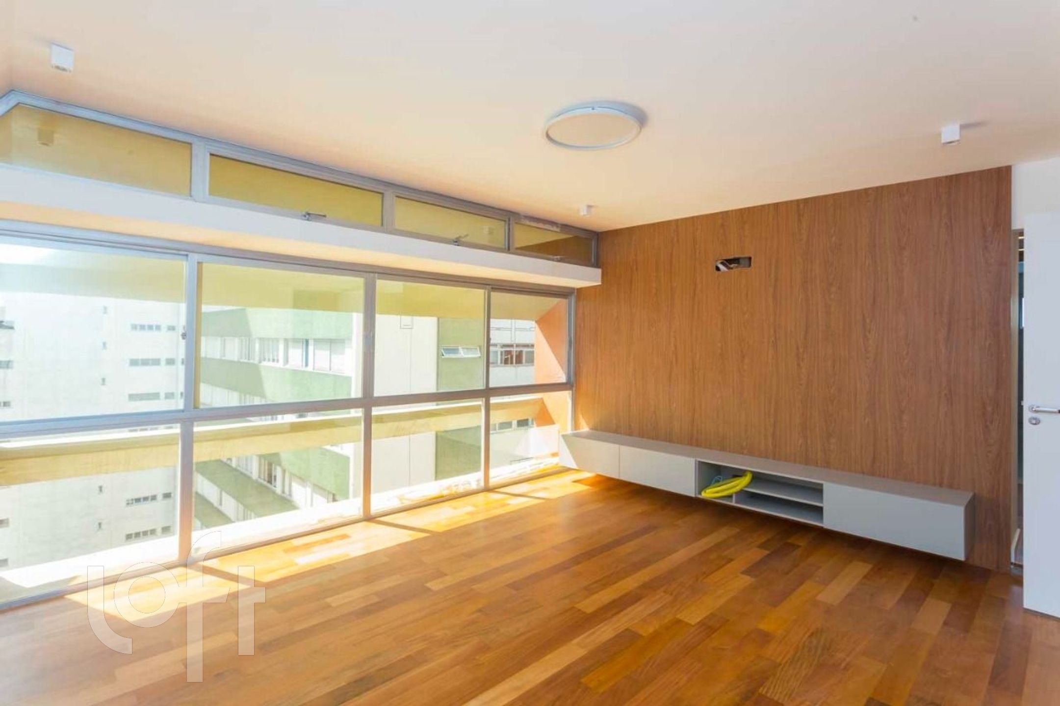 Apartamento à venda com 4 quartos, 300m² - Foto 2