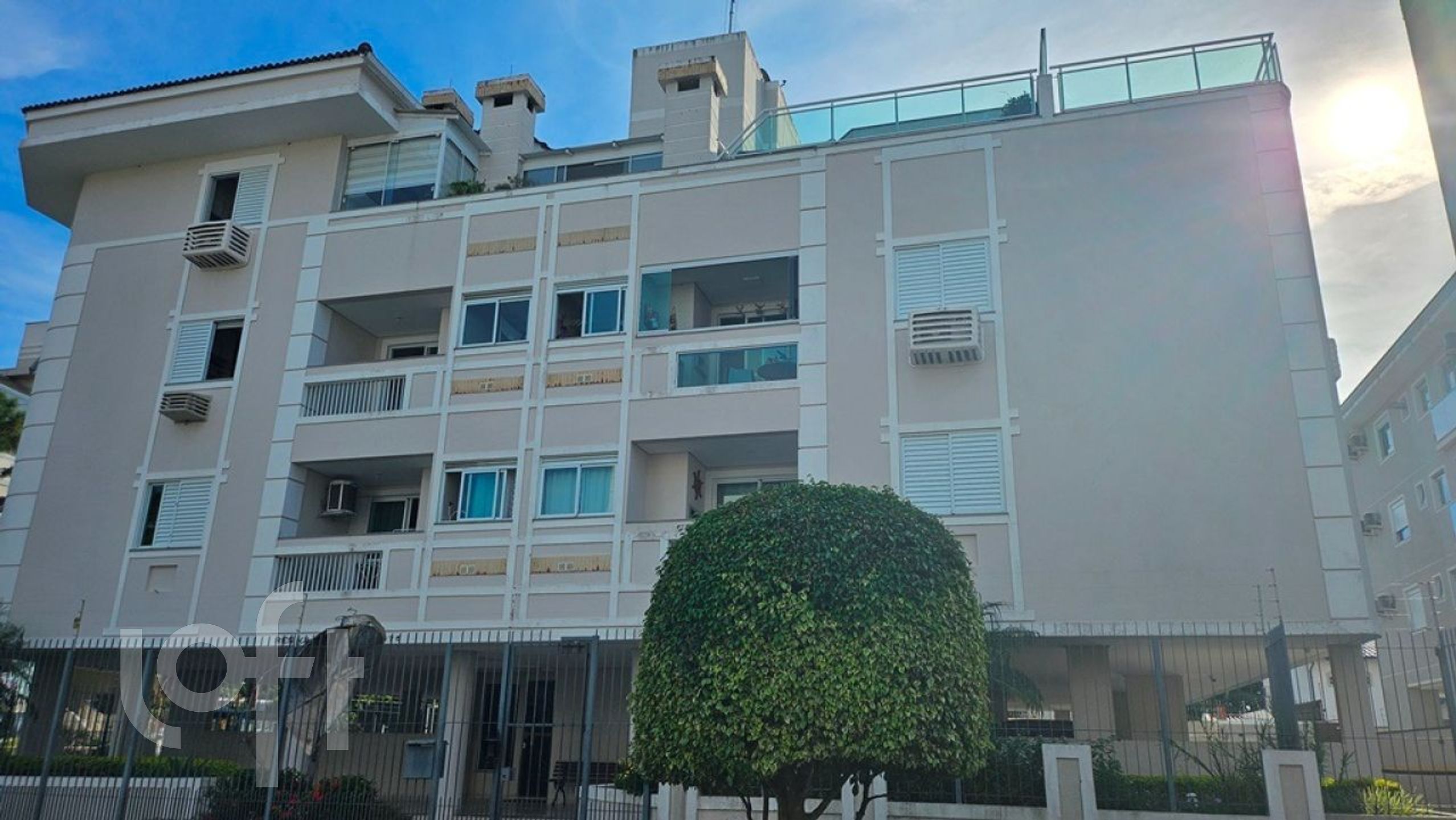 Apartamento à venda em Canasvieiras com 66 m², 2 quartos, 1 suíte, 1 vaga