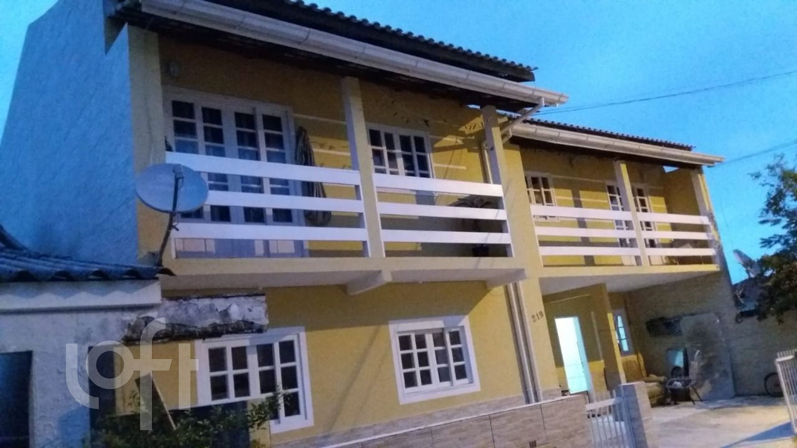 Casa à venda em Ingleses com 200 m², 2 vagas