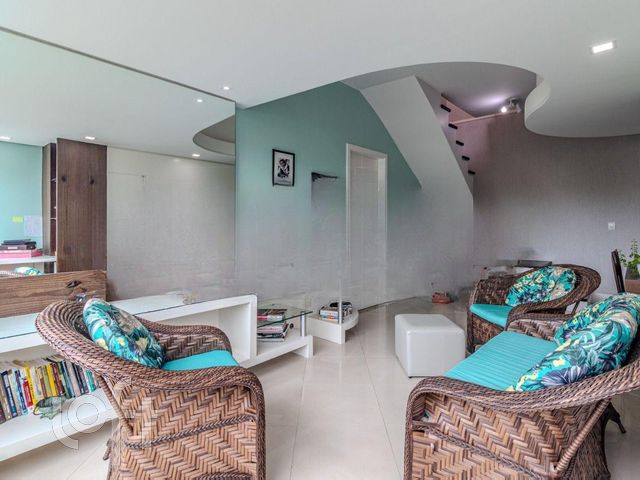 Apartamento com 197m², 3 dormitórios, 1 suíte, 2 vagas, São João em Porto Alegre