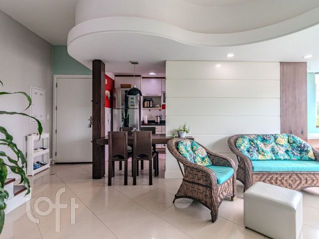 Apartamento com 197m², 3 dormitórios, 1 suíte, 2 vagas, São João em Porto Alegre