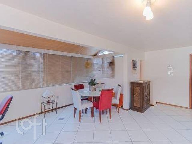 Apartamento com 221m², 3 dormitórios, 1 suíte, 2 vagas, Higienópolis em Porto Alegre