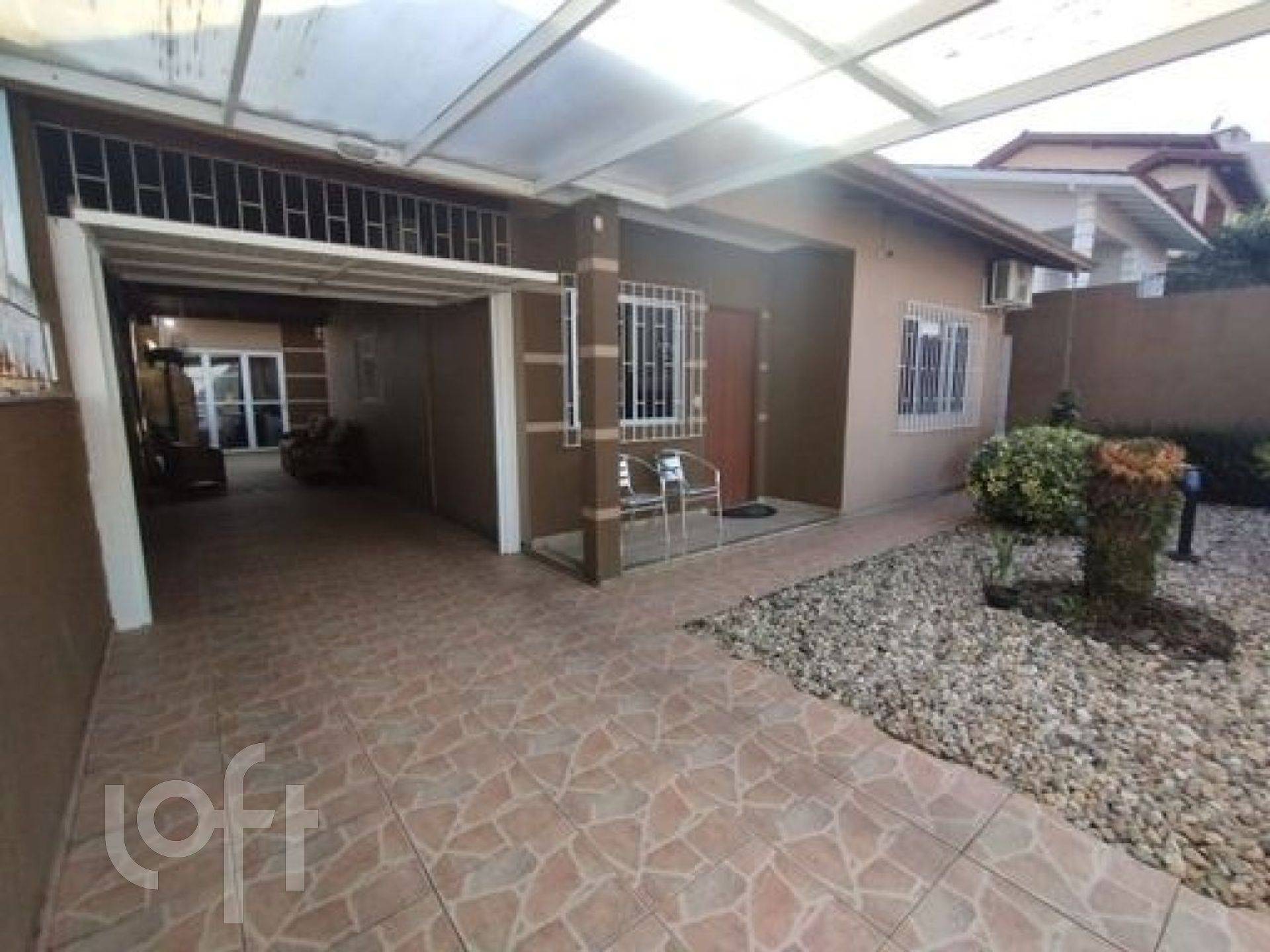 Casa à venda em Forquilhas com 100 m², 3 quartos, 1 suíte, 3 vagas