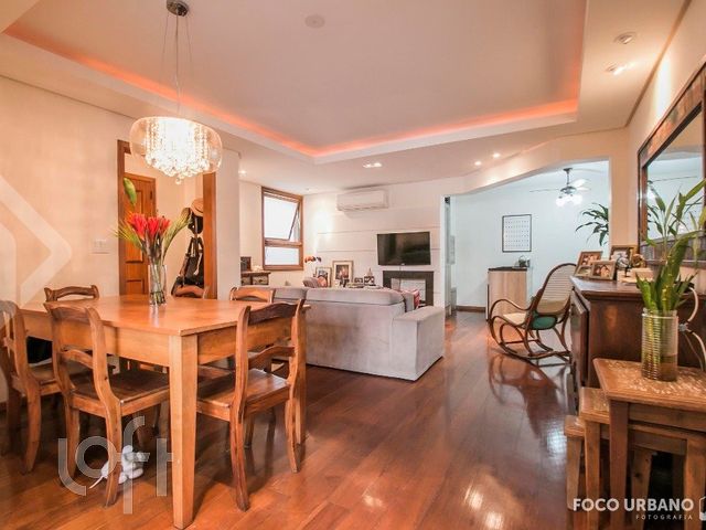 Apartamento com 130m², 3 dormitórios, 1 suíte, 3 vagas, Petrópolis em Porto Alegre