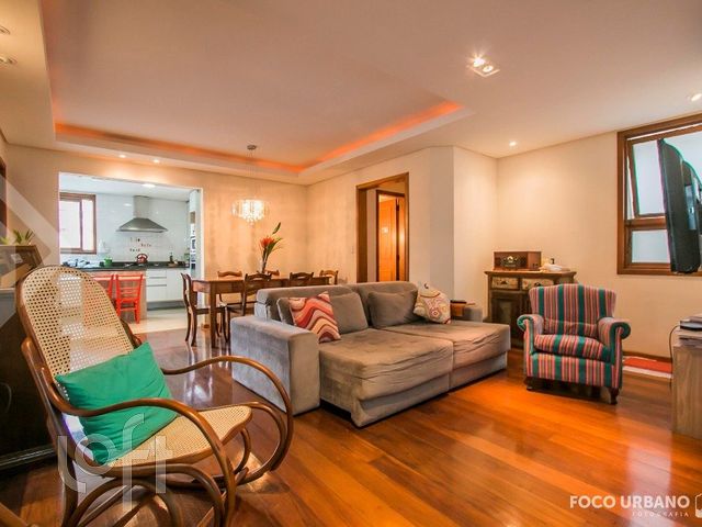 Apartamento com 130m², 3 dormitórios, 1 suíte, 3 vagas, Petrópolis em Porto Alegre