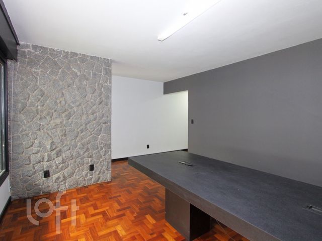 Casa com 250m², 5 dormitórios, 3 suítes, 4 vagas, Higienópolis em Porto Alegre