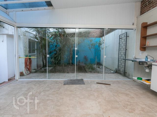 Casa com 180m², 4 dormitórios, 1 suíte, Petrópolis em Porto Alegre