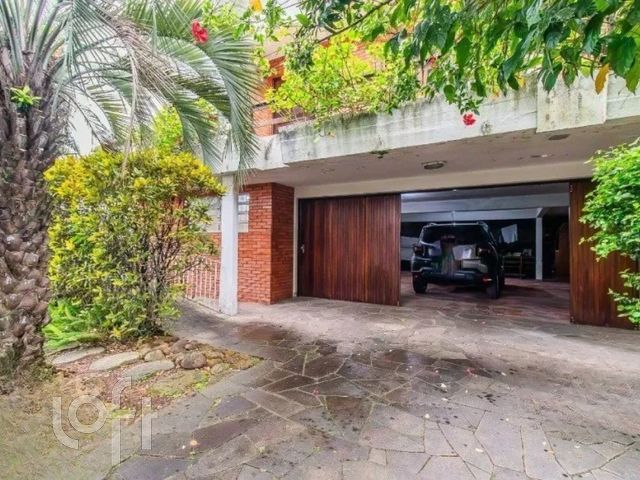 Casa com 258m², 3 dormitórios, 1 suíte, 3 vagas, Vila Ipiranga em Porto Alegre