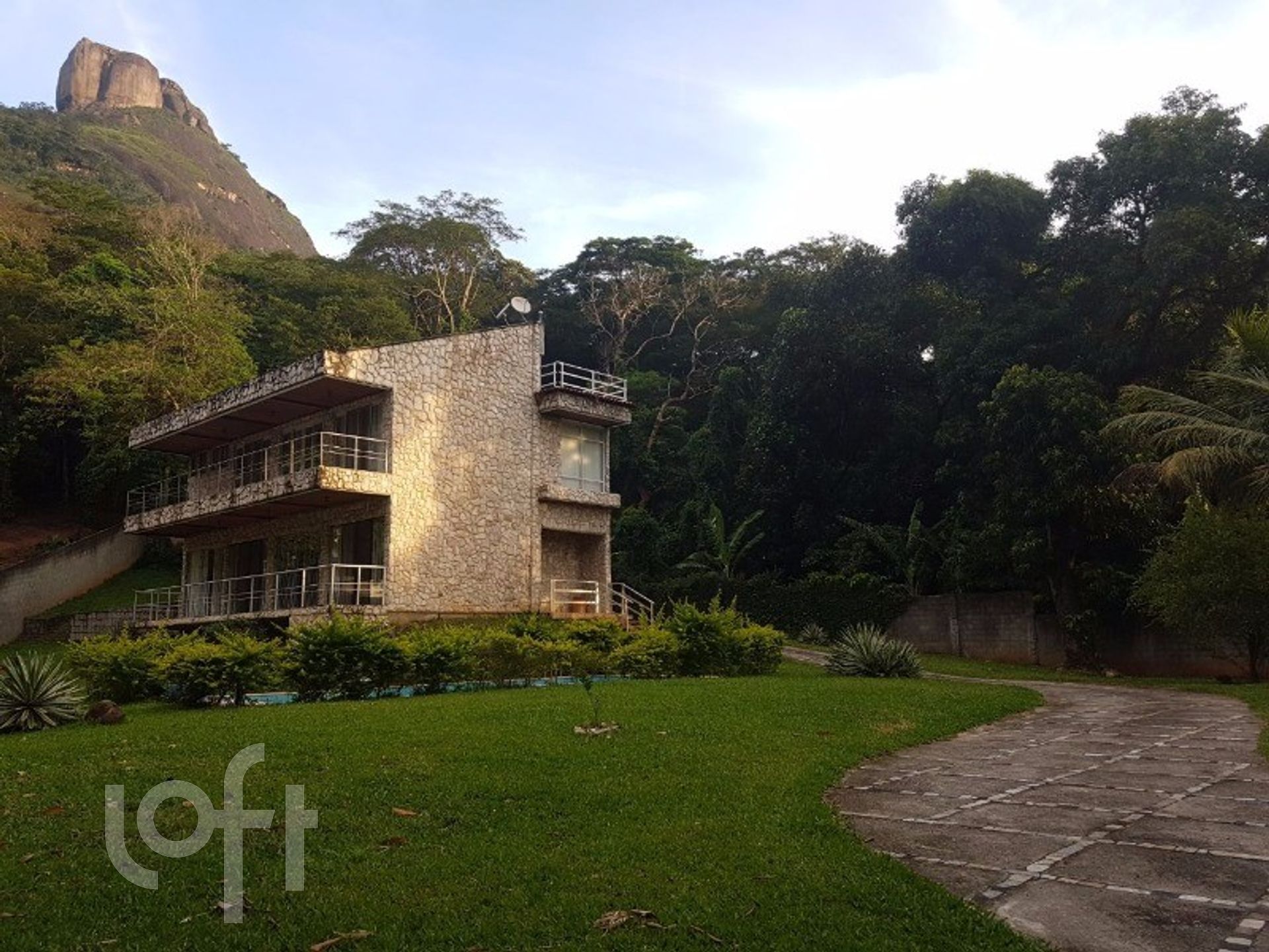 Casa à venda com 4 quartos, 1900m² - Foto 2