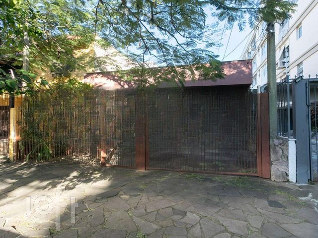 Casa com 116m², 3 dormitórios, 1 vaga, Petrópolis em Porto Alegre