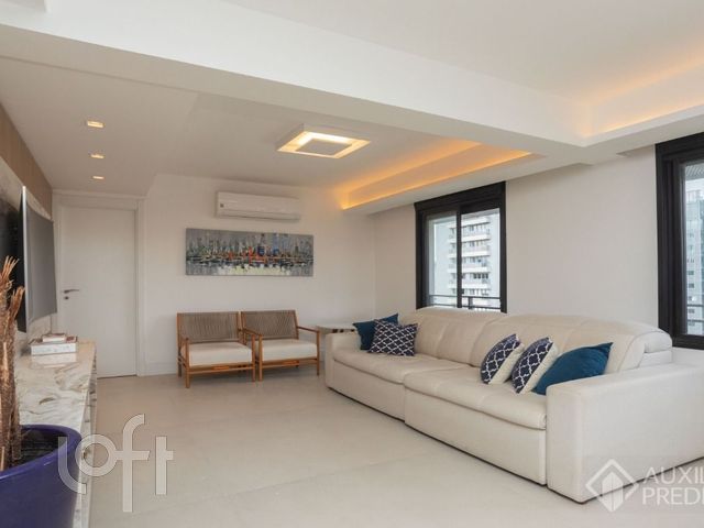 Apartamento com 108m², 2 dormitórios, 1 suíte, 2 vagas, Auxiliadora em Porto Alegre