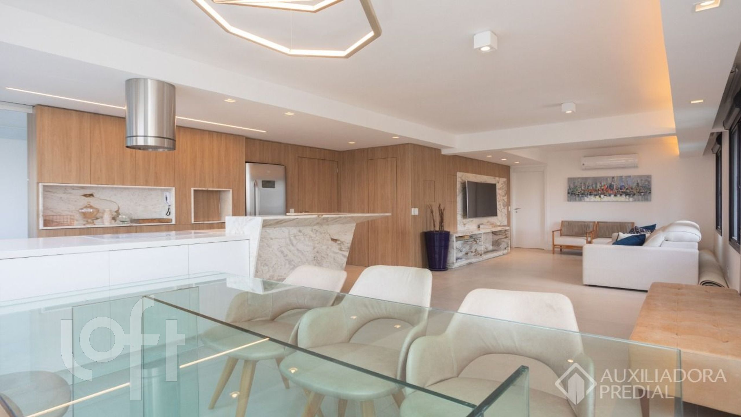 Apartamento com 108m², 2 dormitórios, 1 suíte, 2 vagas, Auxiliadora em Porto Alegre