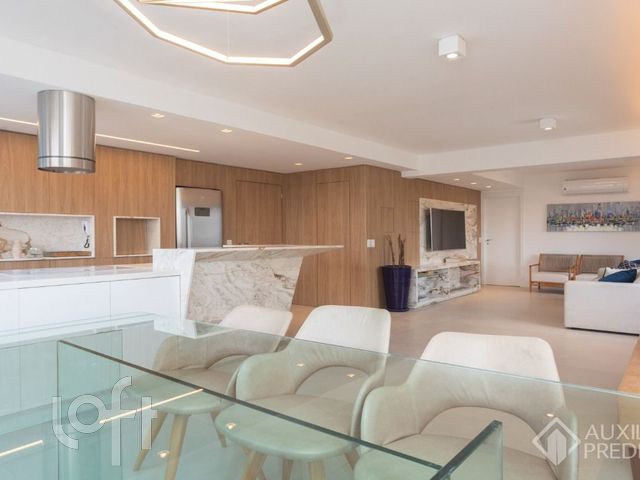 Apartamento com 108m², 2 dormitórios, 1 suíte, 2 vagas, Auxiliadora em Porto Alegre