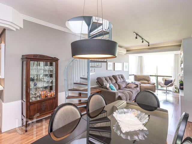 Apartamento com 214m², 4 dormitórios, 2 suítes, 2 vagas, Três Figueiras em Porto Alegre