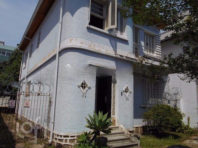 Casa com 260m², 4 dormitórios, 1 suíte, 5 vagas, Menino Deus em Porto Alegre