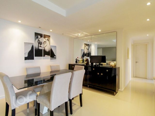 Apartamento com 101m², 3 dormitórios, 1 suíte, 2 vagas, Vila Ipiranga em Porto Alegre