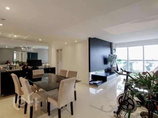 Apartamento com 101m², 3 dormitórios, 1 suíte, 2 vagas, Vila Ipiranga em Porto Alegre