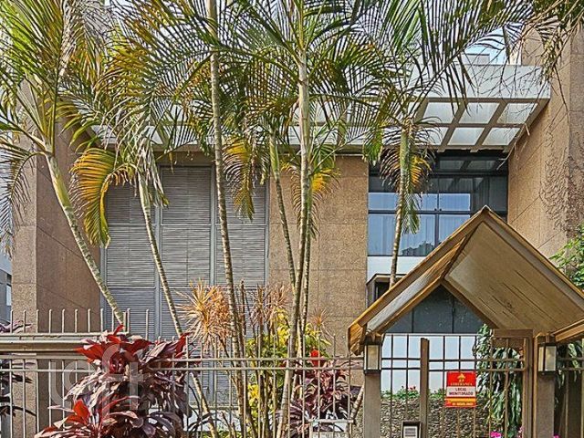 Apartamento com 104m², 3 dormitórios, 1 suíte, 2 vagas, Petrópolis em Porto Alegre