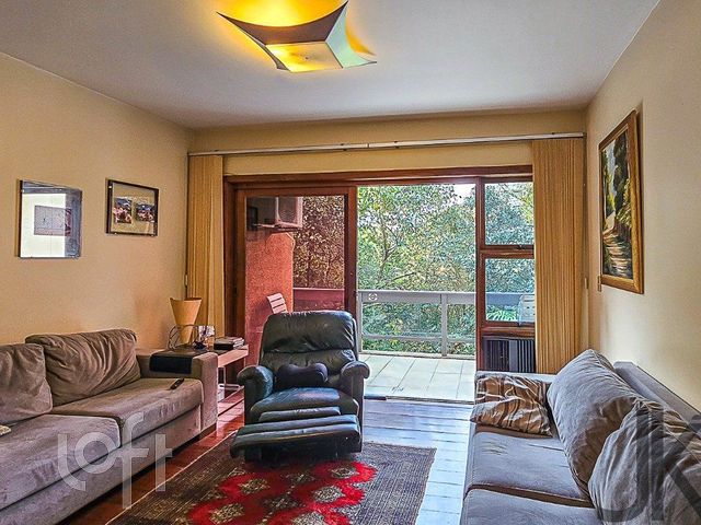 Apartamento com 104m², 3 dormitórios, 1 suíte, 2 vagas, Petrópolis em Porto Alegre