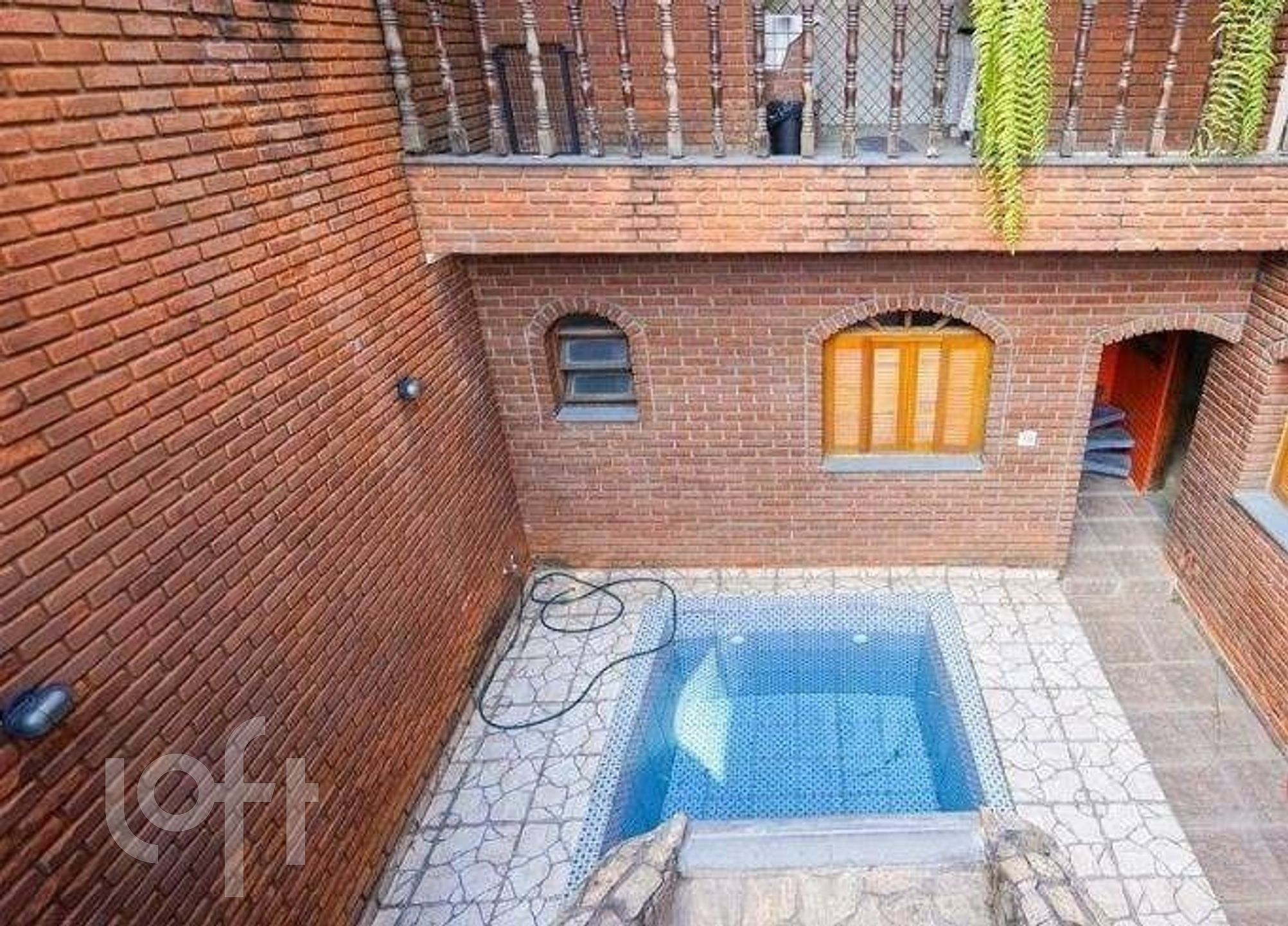 Casa à venda com 4 quartos, 250m² - Foto 2