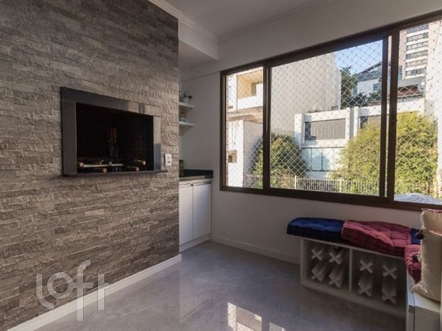 Apartamento com 85m², 2 dormitórios, 1 suíte, 2 vagas, Petrópolis em Porto Alegre