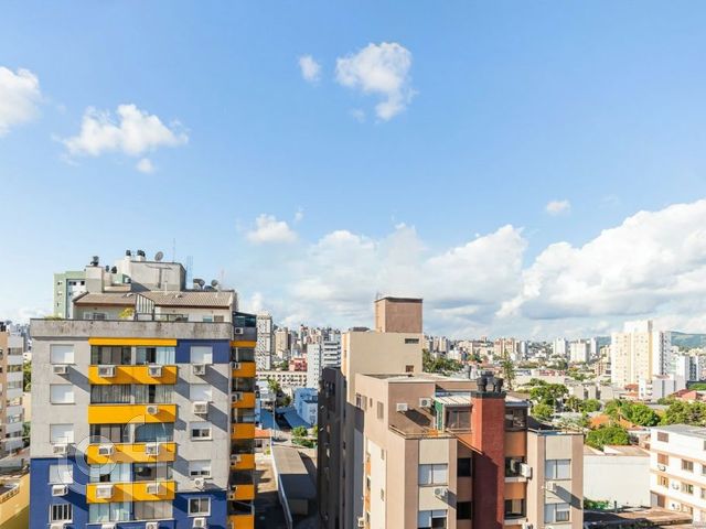 Apartamento com 83m², 3 dormitórios, 1 suíte, 2 vagas, Santana em Porto Alegre