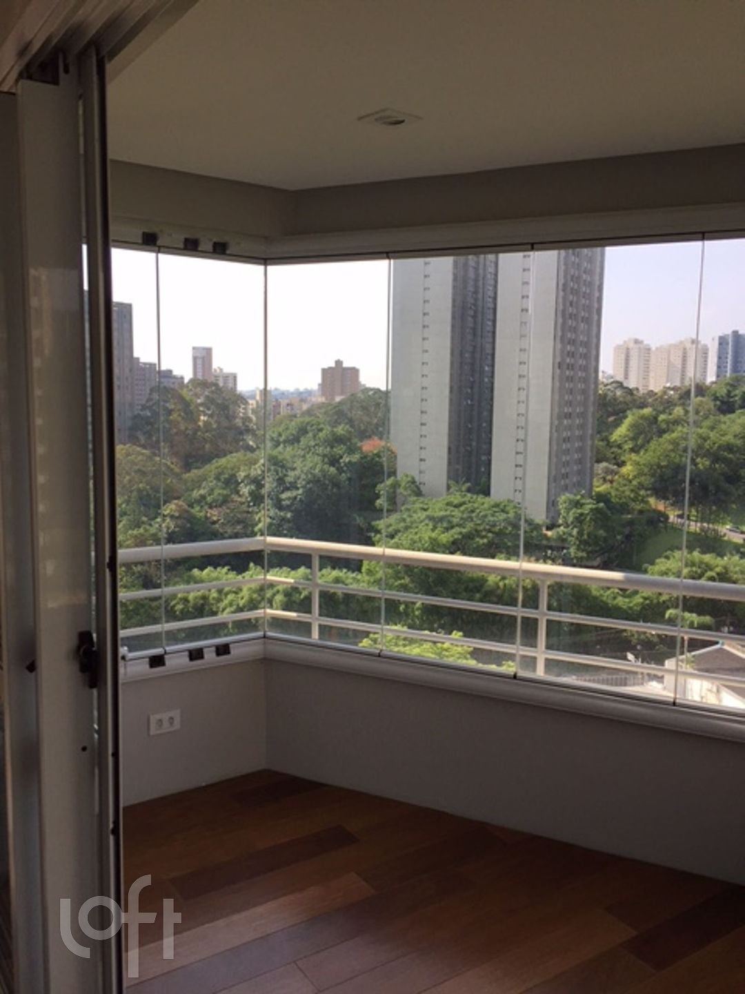 Apartamento à venda com 3 quartos, 200m² - Foto 2