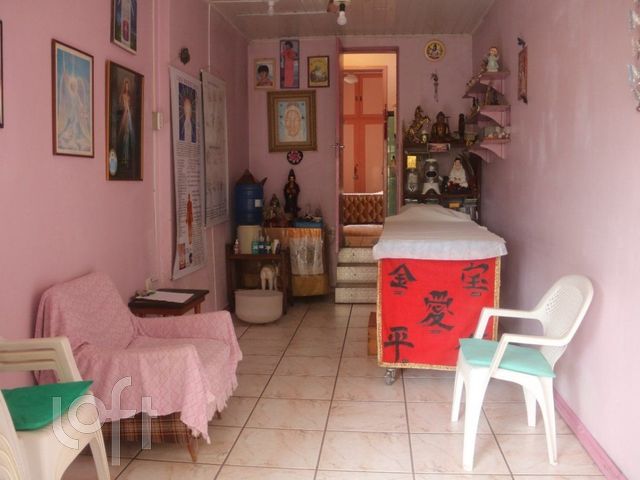 Casa com 250m², 11 dormitórios, 1 suíte, 2 vagas, Petrópolis em Porto Alegre