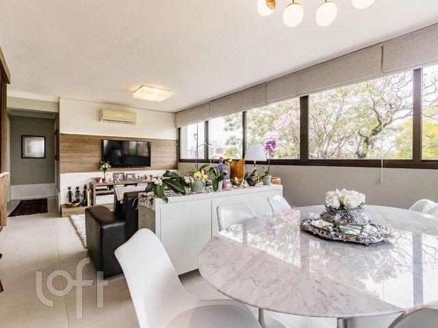 Apartamento com 90m², 2 dormitórios, 2 suítes, 2 vagas, Petrópolis em Porto Alegre