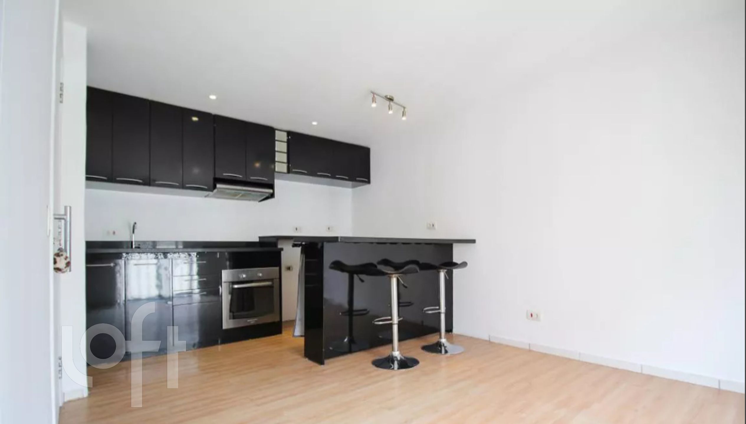 Apartamento à venda com 1 quarto, 60m² - Foto 1