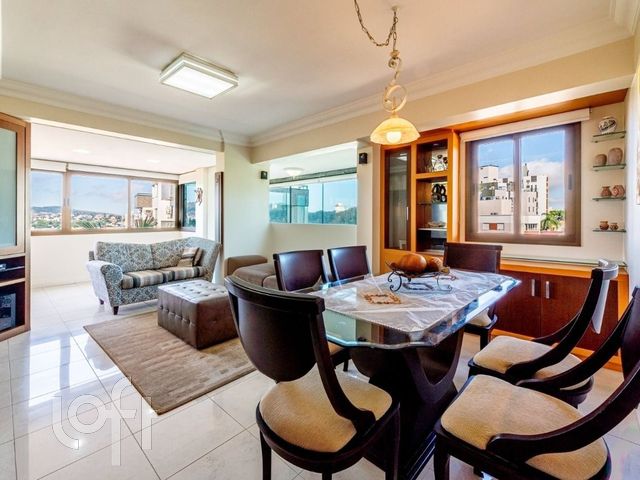 Apartamento com 124m², 3 dormitórios, 1 suíte, Petrópolis em Porto Alegre