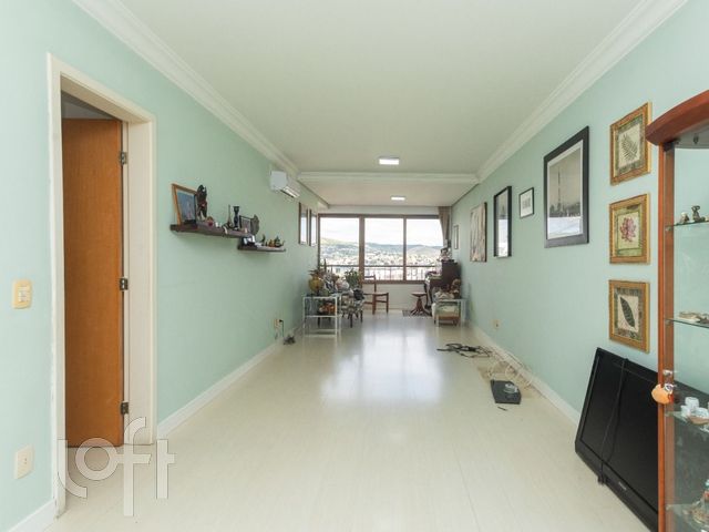 Apartamento com 110m², 3 dormitórios, 1 suíte, 2 vagas, Petrópolis em Porto Alegre