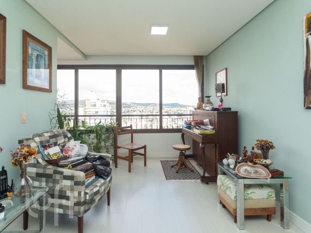 Apartamento com 110m², 3 dormitórios, 1 suíte, 2 vagas, Petrópolis em Porto Alegre