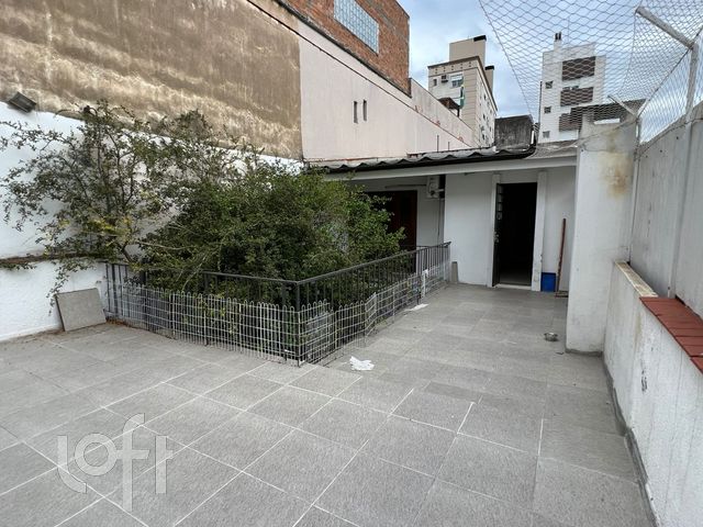 Casa com 201m², 3 dormitórios, 2 vagas, Rio Branco em Porto Alegre