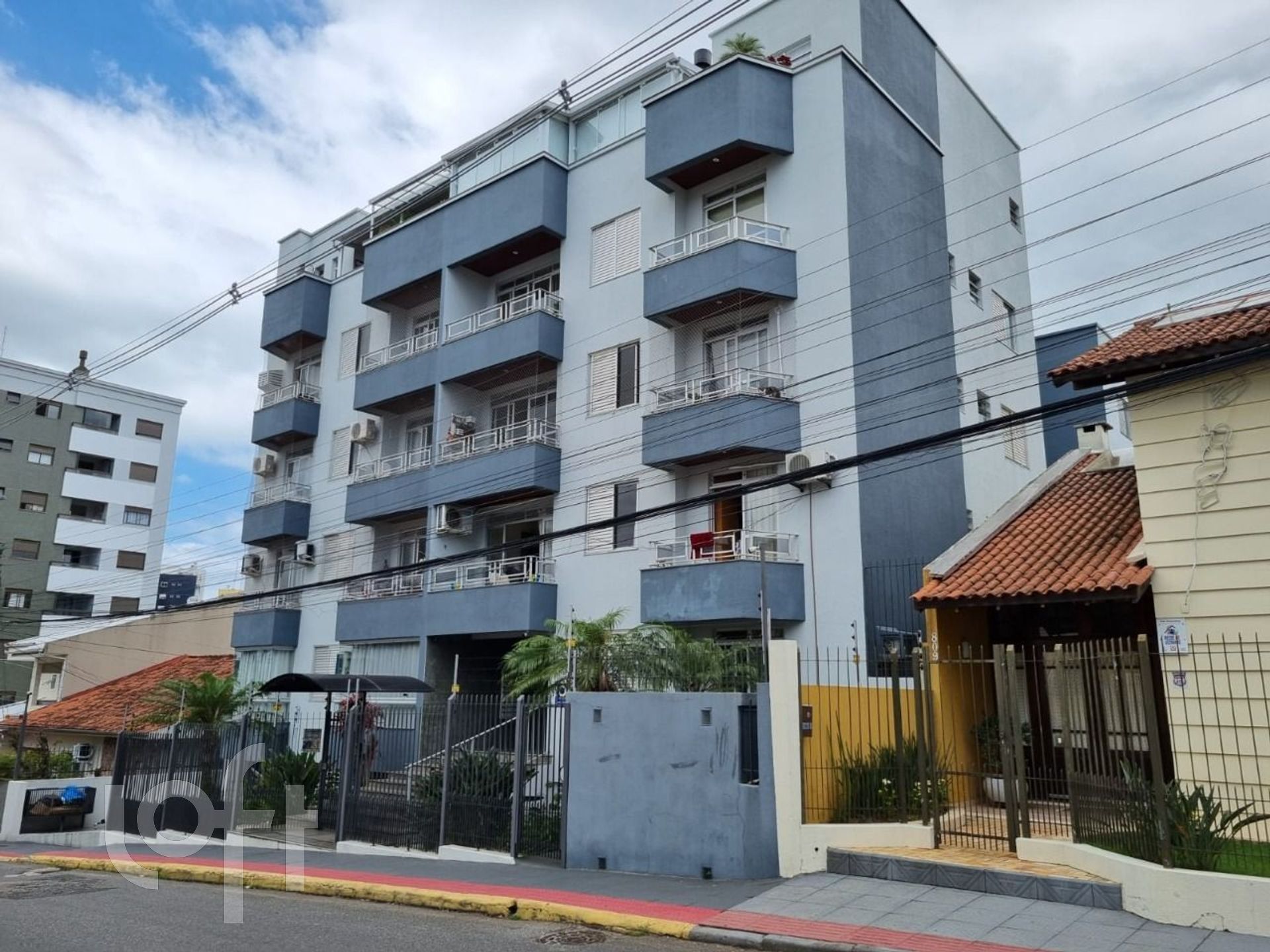 Apto no Estreito 03 quartos com suite e garagem.